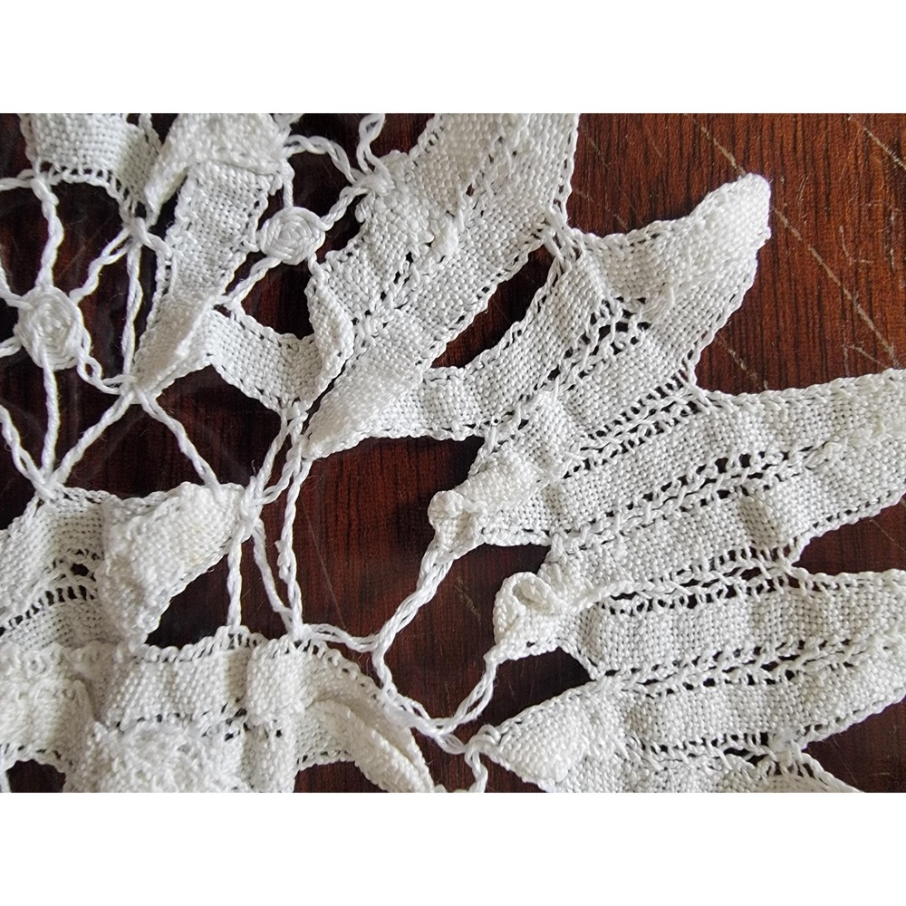 Vintage Handmade Cotton Needle Lace Table Runner - Picture 16 of 16